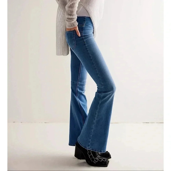 NWT Free People Penny Pull On Flare Jeans Stretch Mid Rise We The Free Blue - Picture 1 of 16
